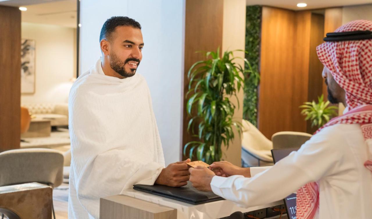 Swissotel Living เจดดาห์ ภายนอก รูปภาพ A hotel receptionist