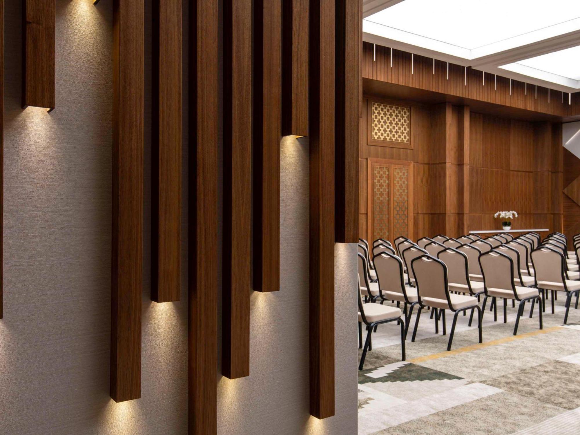 Swissotel Living เจดดาห์ ภายนอก รูปภาพ The interior of the main conference hall